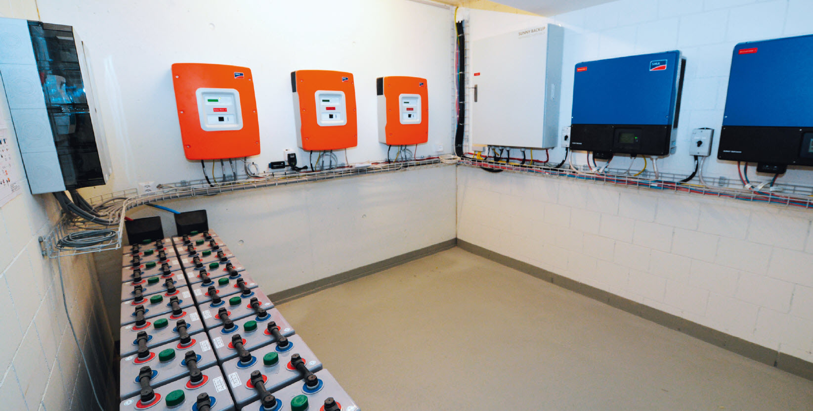 découvrez nos solutions pour l'installation de batteries solaires, idéales pour stocker l'énergie renouvelable et optimiser l'autonomie de votre système énergétique. profitez d'une énergie propre et durable, tout en réduisant vos factures d'électricité.