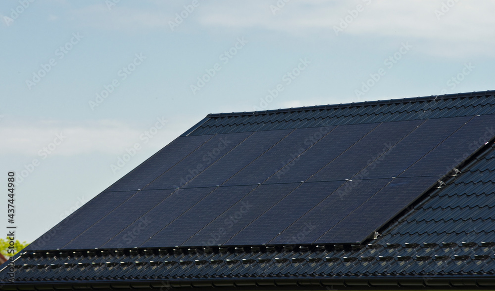 découvrez notre système de production photovoltaïque de 3 kw, conçu pour maximiser l'énergie solaire et réduire vos factures d'électricité. idéal pour les foyers souhaitant une solution écologique et économique, ce panneau solaire offre une installation simple et des performances optimales.
