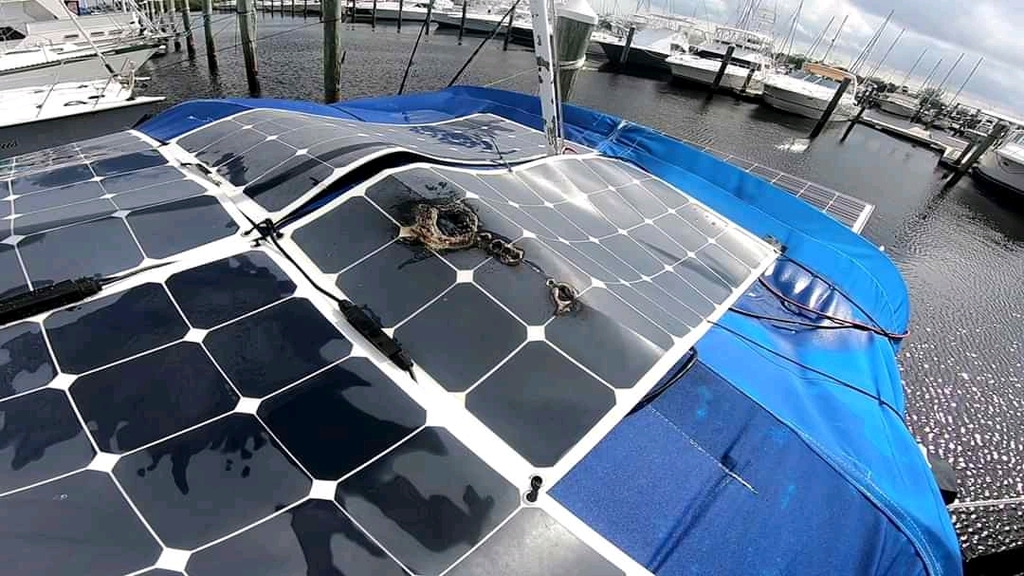 apprenez à installer des panneaux solaires sur votre voilier pour profiter d'une énergie renouvelable lors de vos navigations. découvrez des astuces pratiques, des conseils d'experts et des étapes détaillées pour rendre votre bateau autonome et écologique.