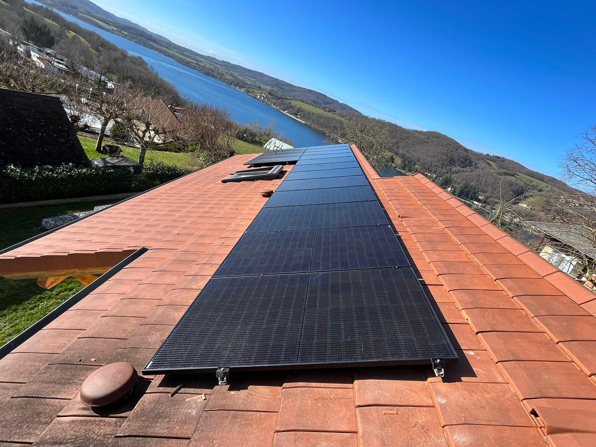 découvrez les panneaux photovoltaïques éco habitat, une solution innovante et durable pour produire votre propre énergie verte. optimisez votre empreinte carbone tout en réalisant des économies sur vos factures d'électricité grâce à l'énergie solaire. informez-vous sur nos solutions adaptées aux besoins de votre maison.