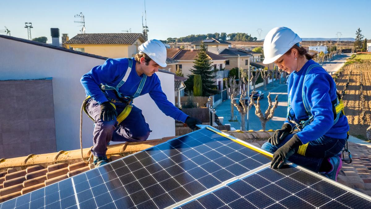 découvrez comment l'installation de panneaux photovoltaïques peut vous faire réaliser des économies significatives sur vos factures d'électricité tout en contribuant à la protection de l'environnement. explorez les avantages financiers et écologiques de l'énergie solaire dès aujourd'hui.