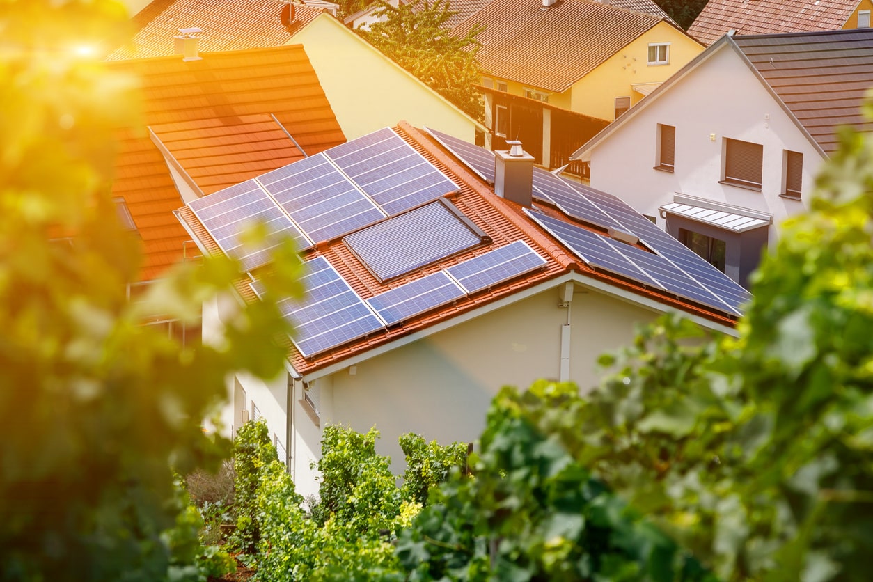 découvrez comment installer des panneaux solaires soi-même grâce à notre guide complet. apprenez les étapes essentielles, les outils nécessaires et les conseils pratiques pour bénéficier d'une énergie renouvelable à moindre coût tout en contribuant à la protection de l'environnement.