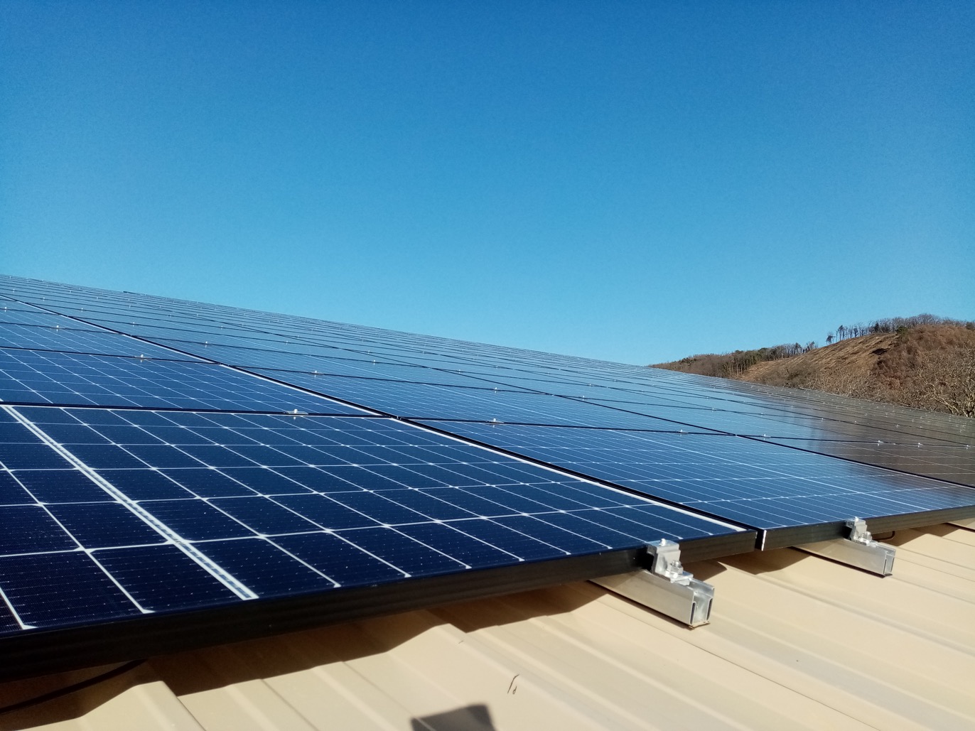 découvrez les enjeux et objectifs de la politique solaire, qui vise à promouvoir l'énergie solaire comme une alternative durable et efficace pour réduire les émissions de carbone et renforcer la transition énergétique. informez-vous sur les initiatives gouvernementales, les incitations fiscales et les innovations technologiques qui façonnent l'avenir de l'énergie renouvelable en france.