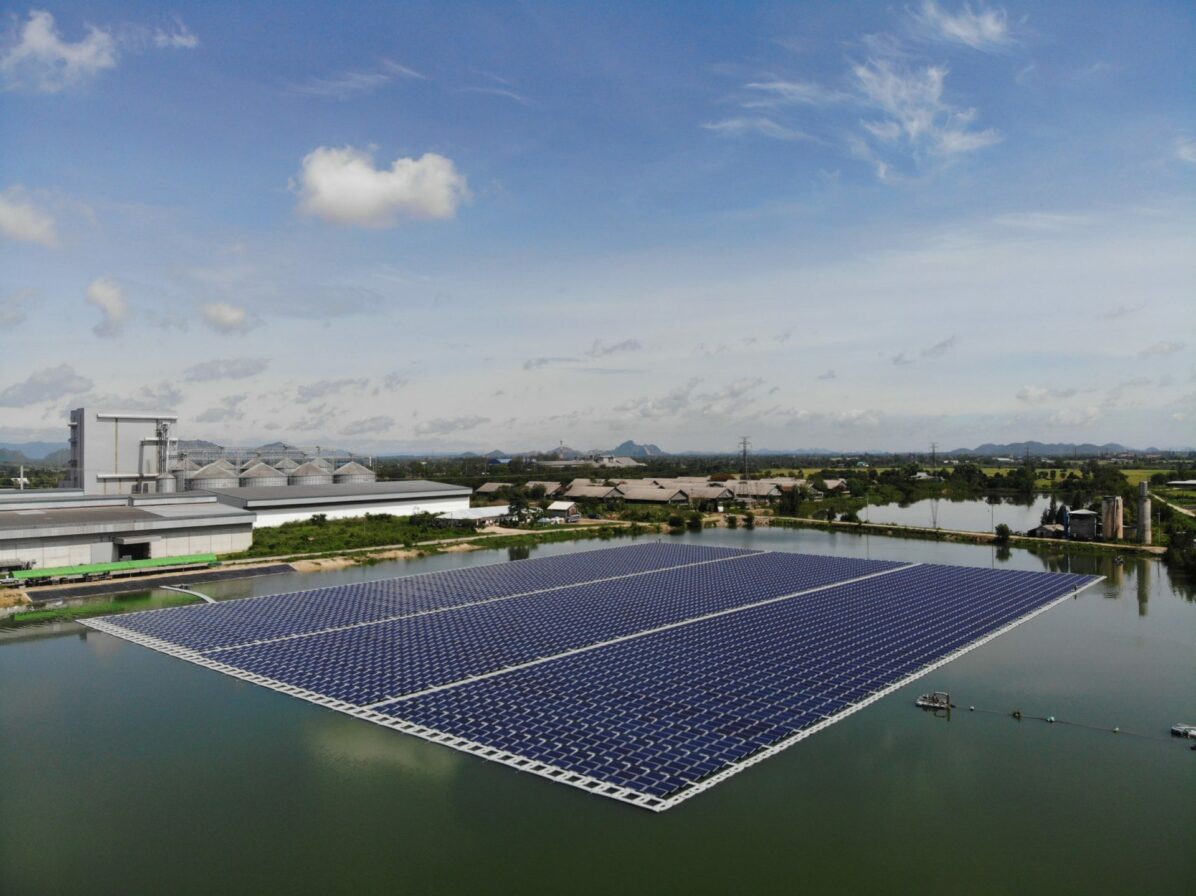 découvrez l'énergie solaire flottante, une solution innovante et durable pour produire de l'électricité tout en préservant les ressources en eau. optimisez l'espace et réduisez l'évaporation tout en profitant d'une source d'énergie propre et renouvelable.