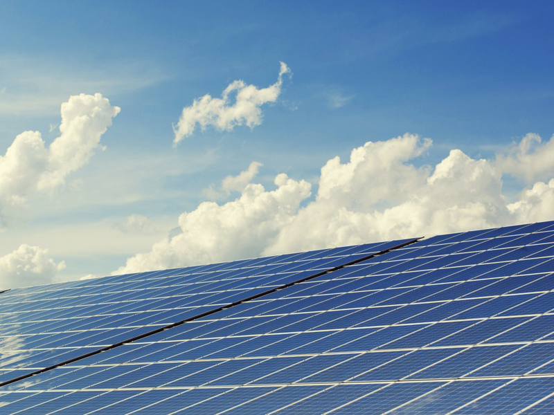 découvrez comment l'énergie solaire façonne l'avenir des économies durables. apprenez les avantages de cette source d'énergie renouvelable et son rôle crucial dans la transition énergétique.