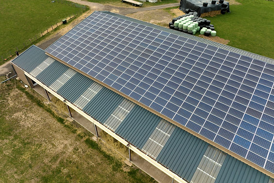 découvrez comment les panneaux photovoltaïques agricoles transforment l'énergie solaire en une source durable pour l'agriculture. optimisez vos récoltes tout en préservant l'environnement grâce à des solutions énergétiques innovantes adaptées aux exploitations agricoles.