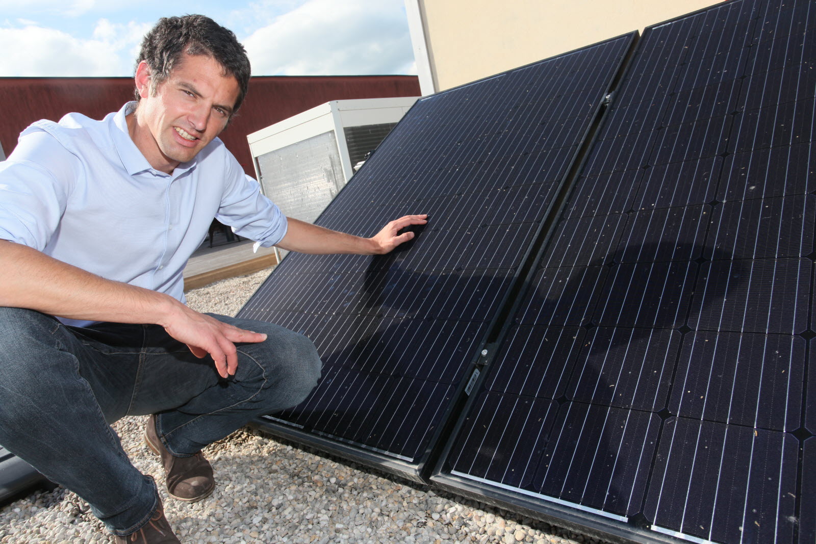 découvrez les panneaux solaires hybrides, une solution innovante combinant énergie solaire et thermique pour maximiser votre production d'énergie. idéaux pour réduire vos factures et préserver l'environnement, ces panneaux sont la clé vers une habitation plus écologique et économique.