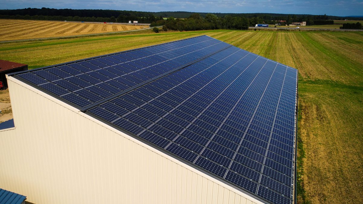 découvrez comment les panneaux solaires peuvent révolutionner le secteur agricole en offrant une source d'énergie durable, réduisant les coûts et améliorant la productivité. informez-vous sur les avantages et les applications des solutions photovoltaïques pour les exploitations agricoles.
