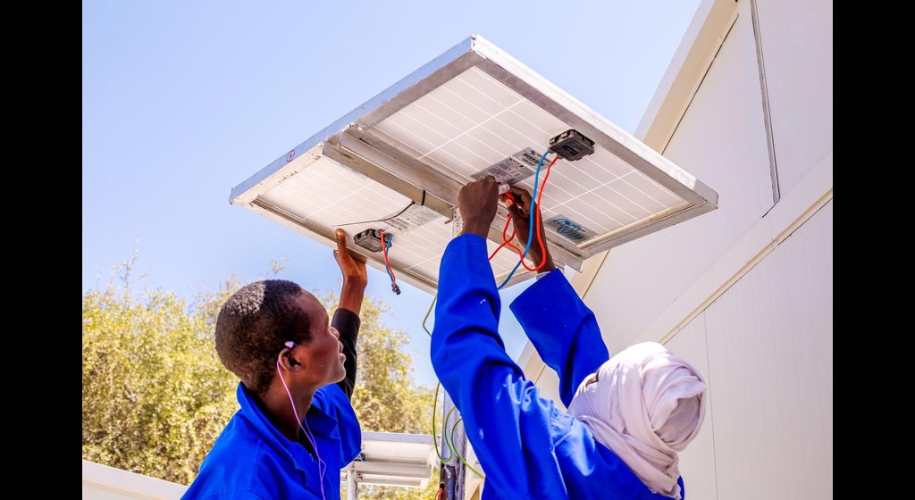 découvrez notre système de surveillance photovoltaïque performant, conçu pour optimiser la production d'énergie solaire. suivez en temps réel les performances de vos panneaux solaires et maximisez votre rentabilité tout en contribuant à la transition énergétique.