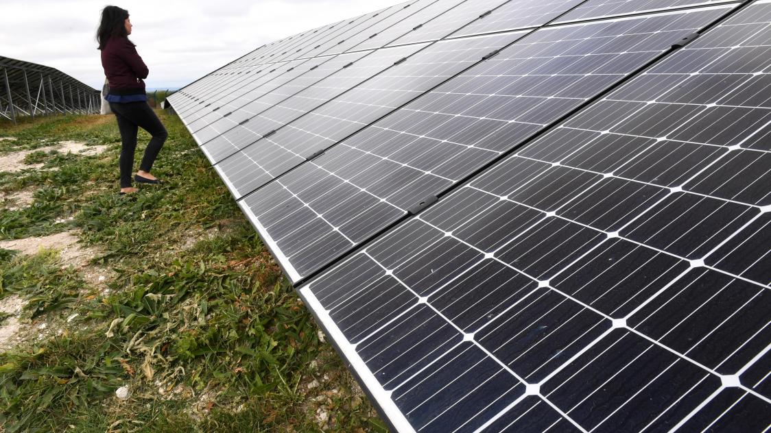 découvrez comment une centrale solaire peut réduire votre facture d'électricité. apprenez les avantages de l'énergie solaire et comment investir dans une solution durable et économique pour votre foyer.