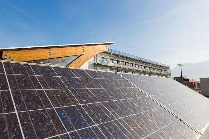 découvrez notre fournisseur photovoltaïque innovant, offrant des solutions d'énergie renouvelable de pointe pour une transition énergétique durable. profitez de technologies avancées et d'un service personnalisé pour optimiser votre consommation d'énergie.