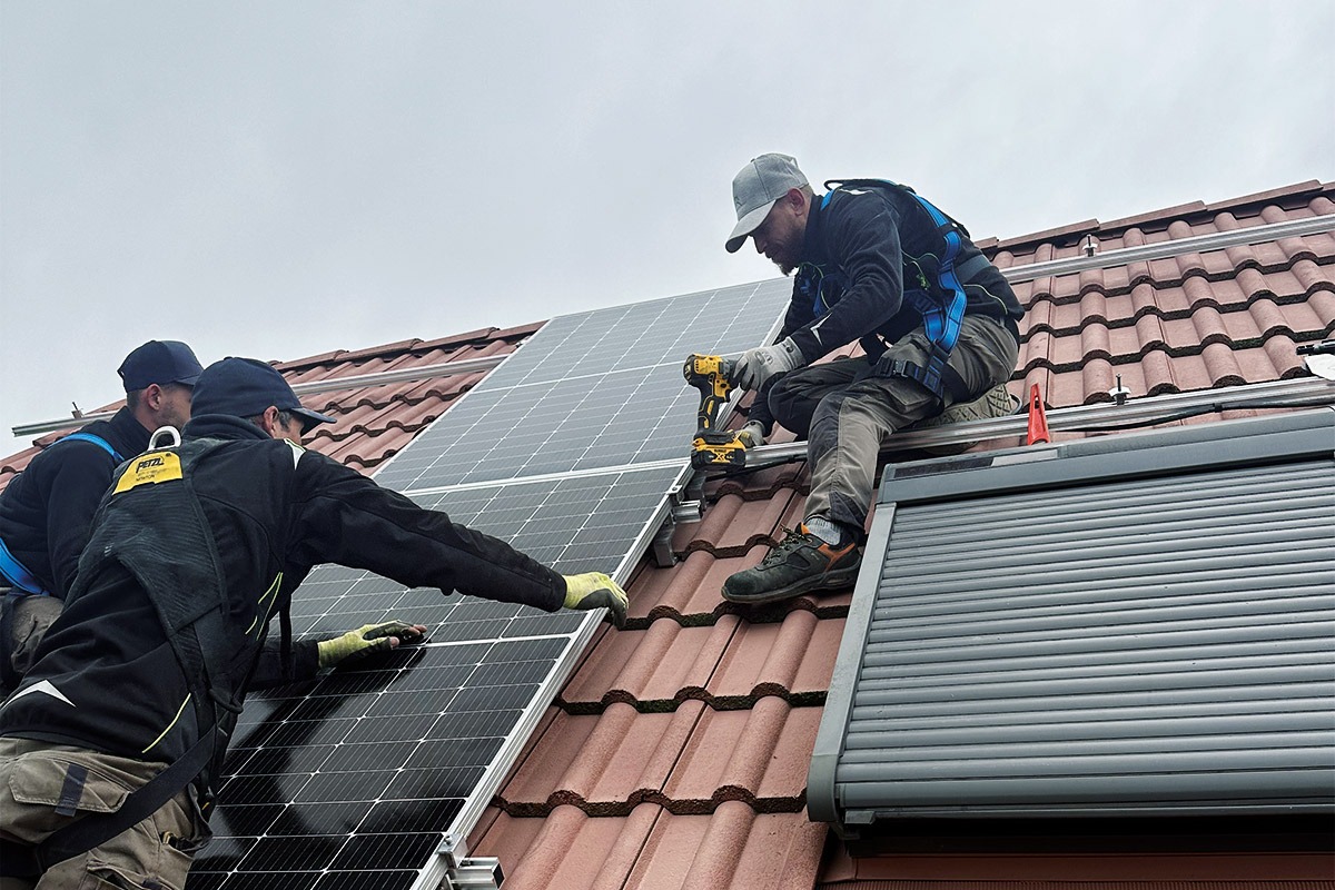 découvrez des installateurs de panneaux solaires certifiés pour transformer votre maison en une source d'énergie renouvelable. profitez d'une installation professionnelle et de conseils personnalisés pour optimiser votre consommation énergétique tout en préservant l'environnement.