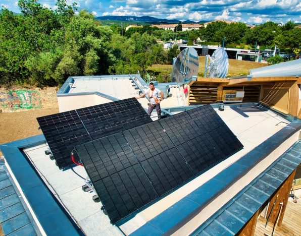 découvrez les aides disponibles pour l'installation de panneaux photovoltaïques en 2025. optimizez votre transition énergétique tout en bénéficiant d'une réduction de vos coûts grâce à des subventions, crédits d'impôt et autres dispositifs d'accompagnement.