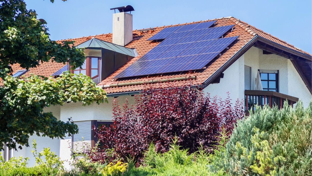 découvrez les tendances et innovations des panneaux solaires en 2025. optimisez votre consommation d'énergie et réduisez votre empreinte carbone grâce à des solutions durables et efficaces.