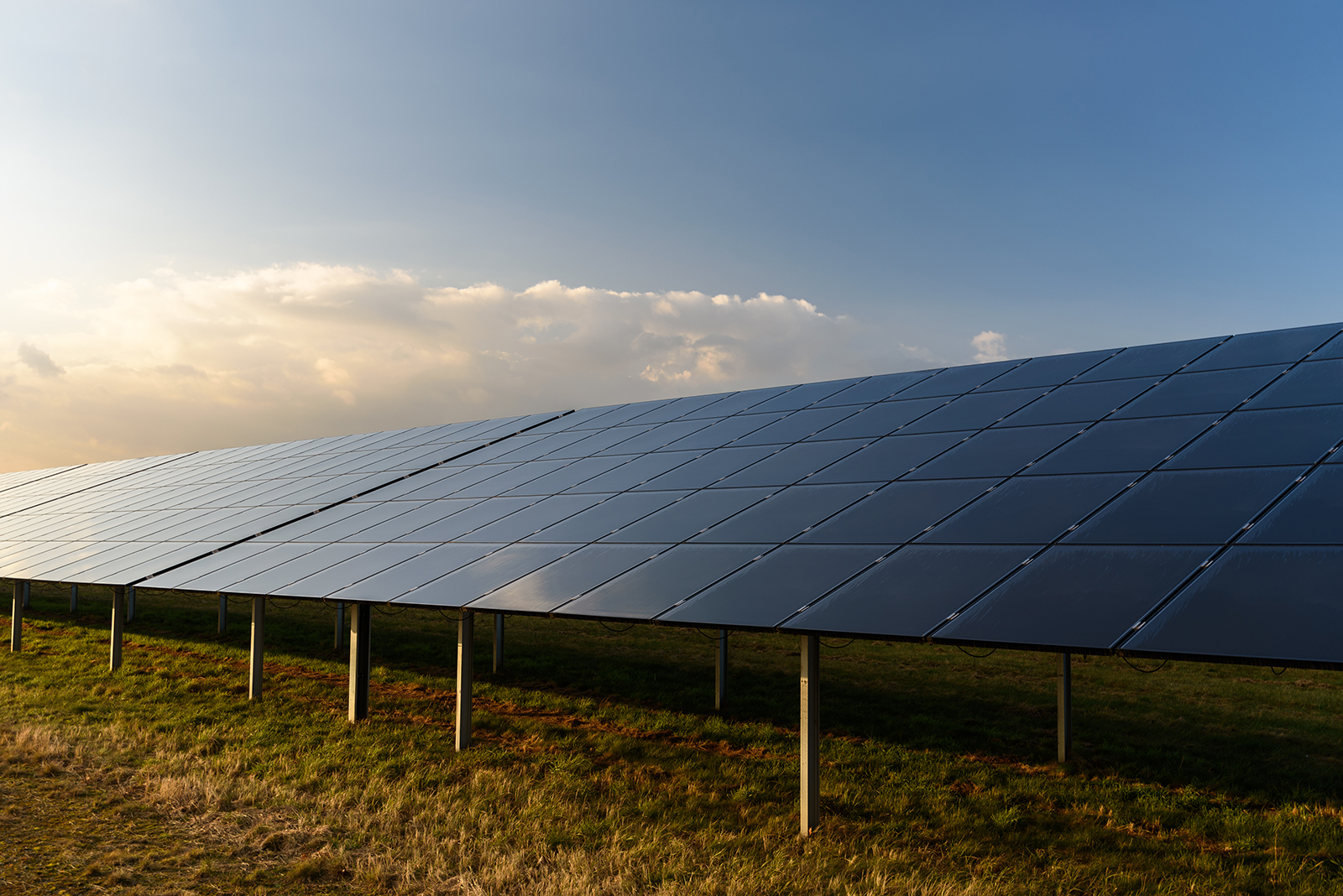 découvrez les avantages de l'énergie solaire, une solution durable et écologique pour réduire vos factures d'électricité et contribuer à la protection de l'environnement. explorez les technologies disponibles, les incitations gouvernementales et les conseils d'installation pour profiter pleinement de cette source d'énergie renouvelable.