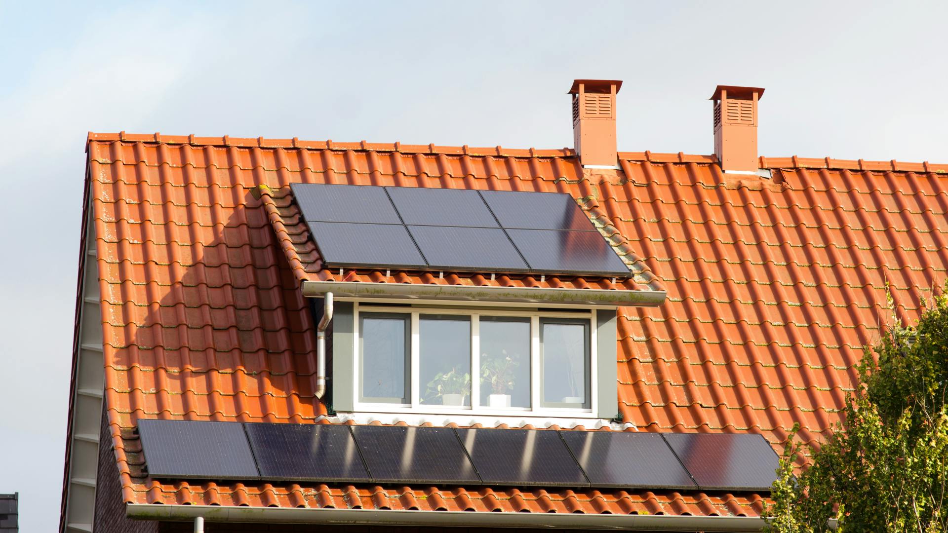 découvrez notre guide complet sur le dimensionnement photovoltaïque, qui vous aidera à déterminer la taille idéale de votre installation solaire pour maximiser votre production d'énergie tout en tenant compte de vos besoins spécifiques.