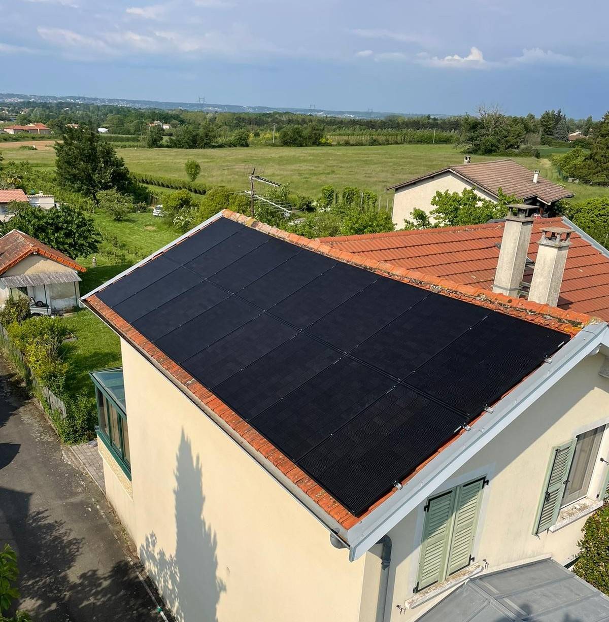 découvrez nos solutions d'installation photovoltaïque à lyon pour optimiser votre consommation d'énergie, réduire votre empreinte carbone et bénéficier d'économies sur vos factures d'électricité. profitez d'un service professionnel et personnalisé adapté à vos besoins.