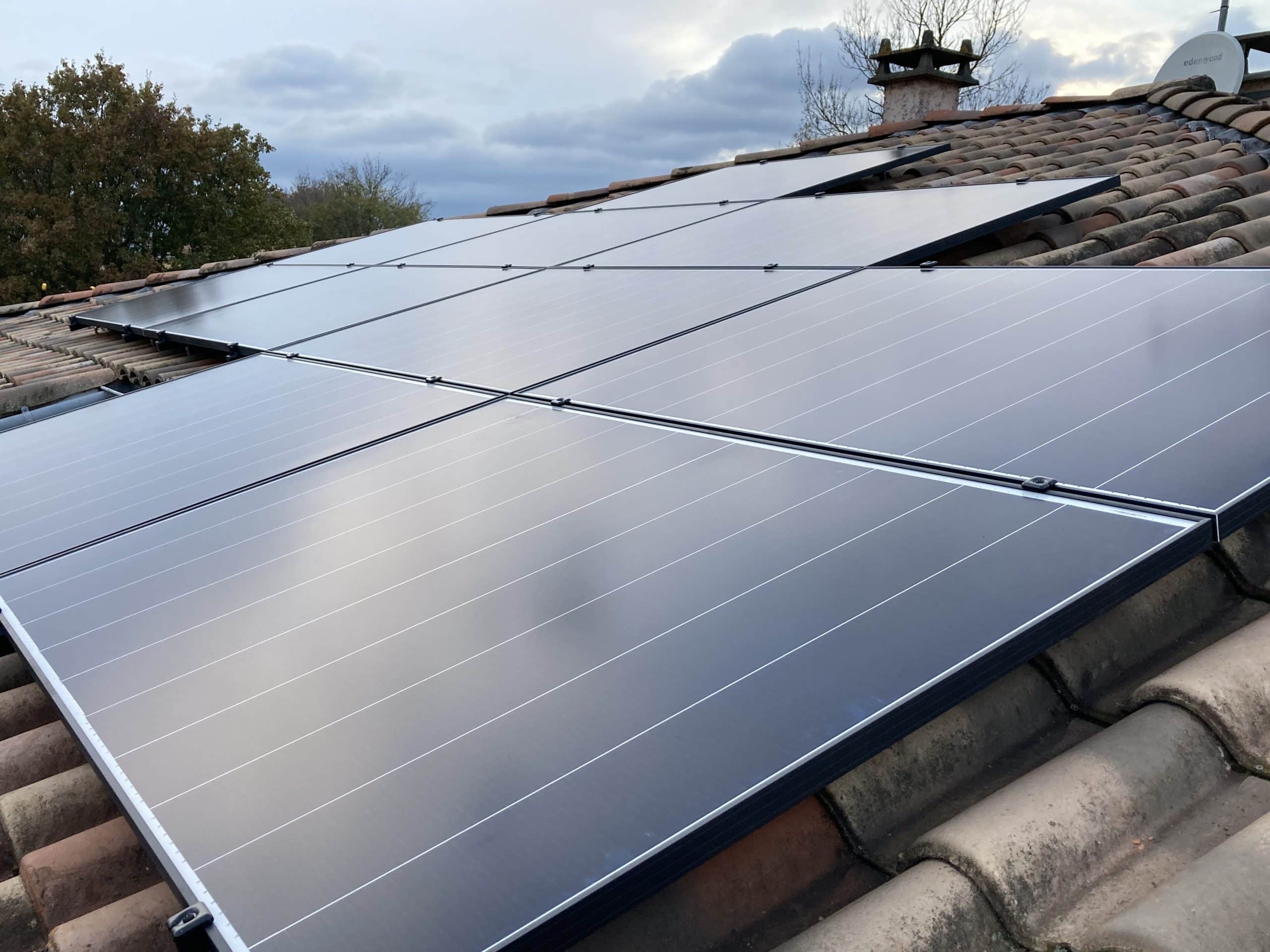 découvrez nos panneaux photovoltaïques à castres, une solution écologique et économique pour produire votre propre énergie. profitez d'une installation sur mesure, adaptée à vos besoins et contribuez à la transition énergétique tout en réduisant vos factures d’électricité.