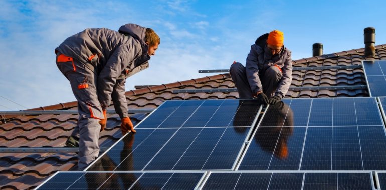 découvrez notre guide complet sur les panneaux photovoltaïques à toulouse : avantages, installation, subventions et conseils pour optimiser votre consommation d'énergie solaire. informez-vous pour faire le choix éclairé et durable pour votre maison.