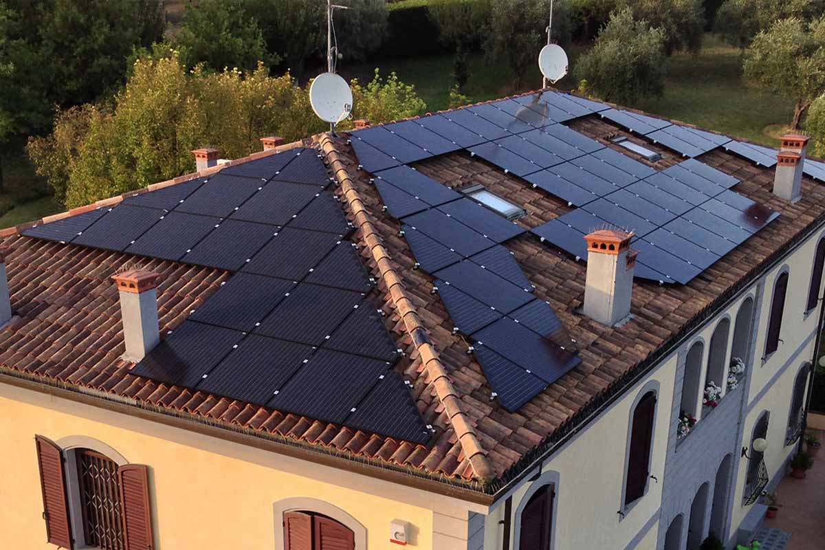 découvrez les avantages des panneaux solaires pour votre maison : économies d'énergie, respect de l'environnement et valorisation de votre bien. optez pour une solution durable et économique grâce à notre guide complet sur les panneaux solaires.