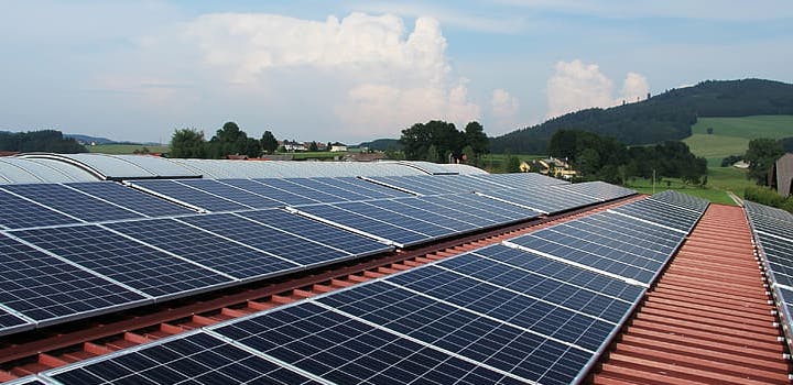 découvrez comment investir dans des panneaux solaires pour réduire vos factures d'énergie et contribuer à la durabilité environnementale. explorez les avantages financiers et écologiques de cette technologie innovante.
