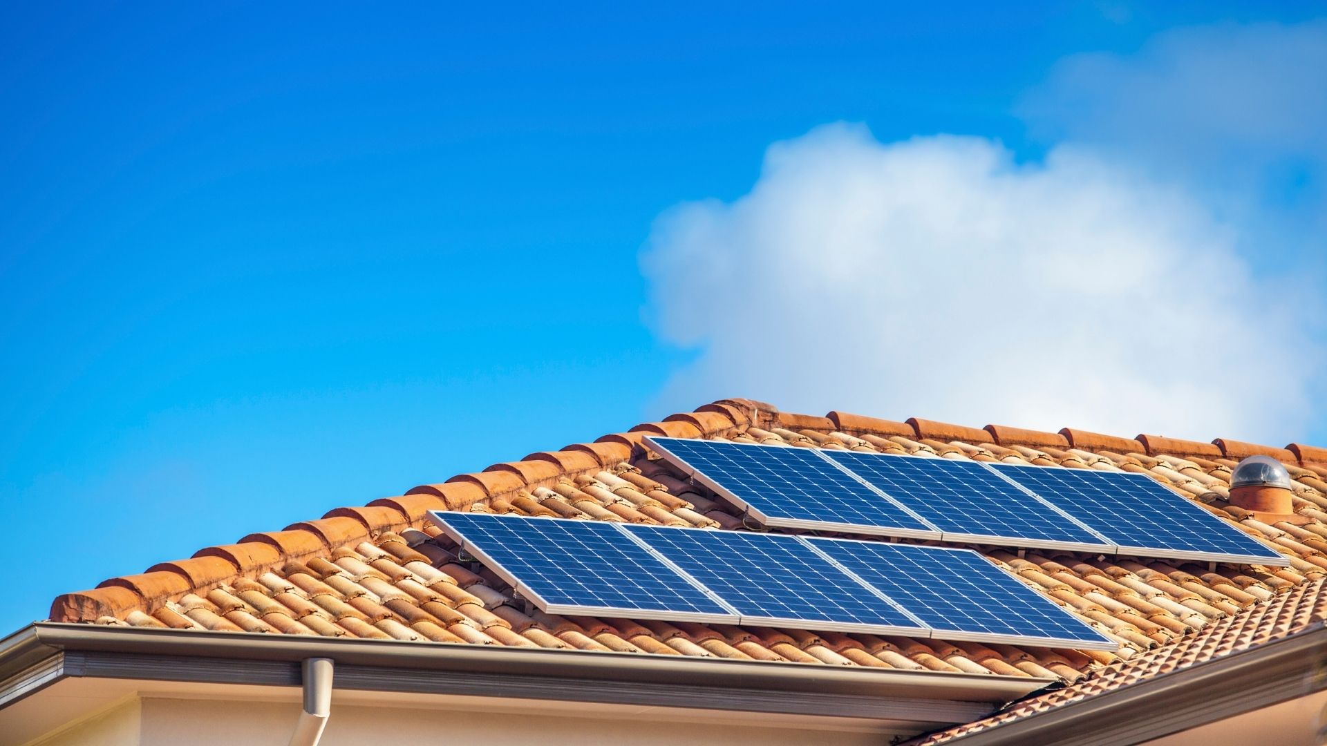 découvrez notre guide complet sur les panneaux solaires : avantages, fonctionnement, coûts et installation. optimisez votre énergie renouvelable et informez-vous sur les meilleures pratiques pour bénéficier d'une énergie propre et économique.