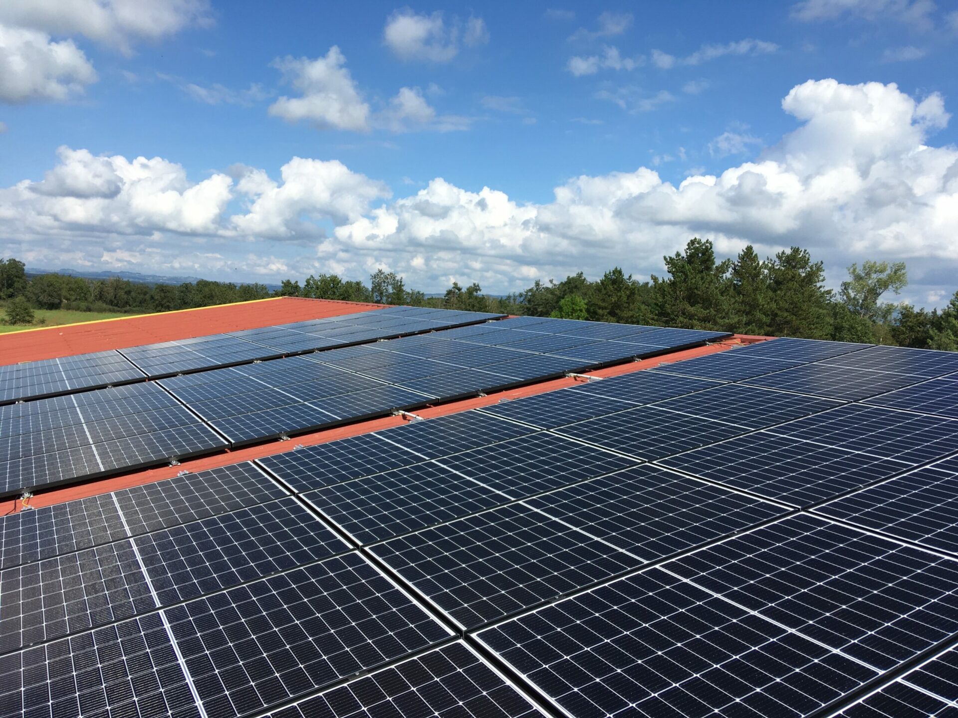 découvrez notre service d'installation clé en main de panneaux photovoltaïques d'une puissance de 100 kwc. profitez d'une énergie renouvelable, réduisez vos factures d'électricité et contribuez à la préservation de l'environnement grâce à une solution complète et adaptée à vos besoins.