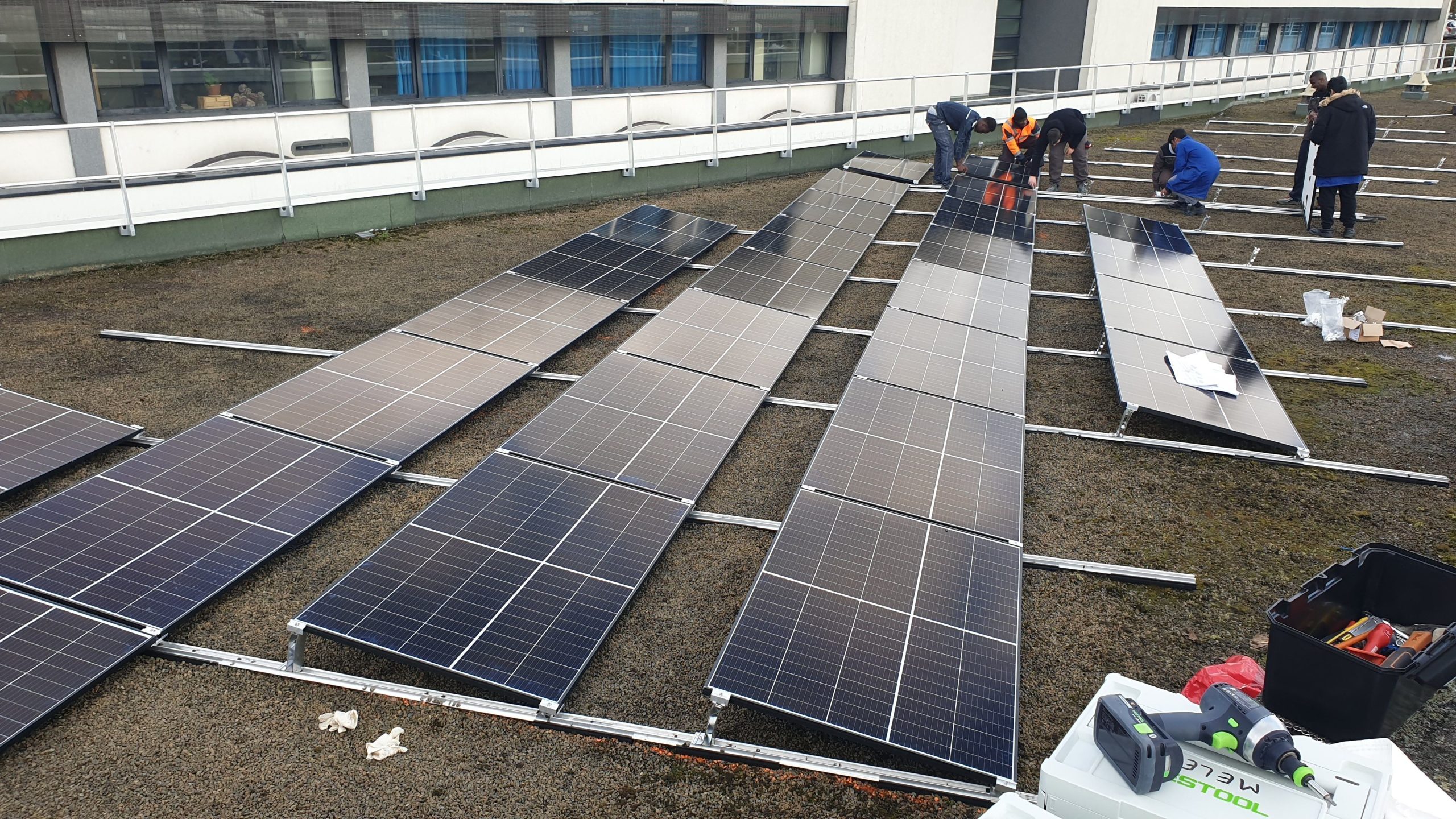 découvrez l'impact de la surconsommation photovoltaïque sur l'environnement et l'économie. analyse, enjeux et solutions pour une utilisation responsable de l'énergie solaire.