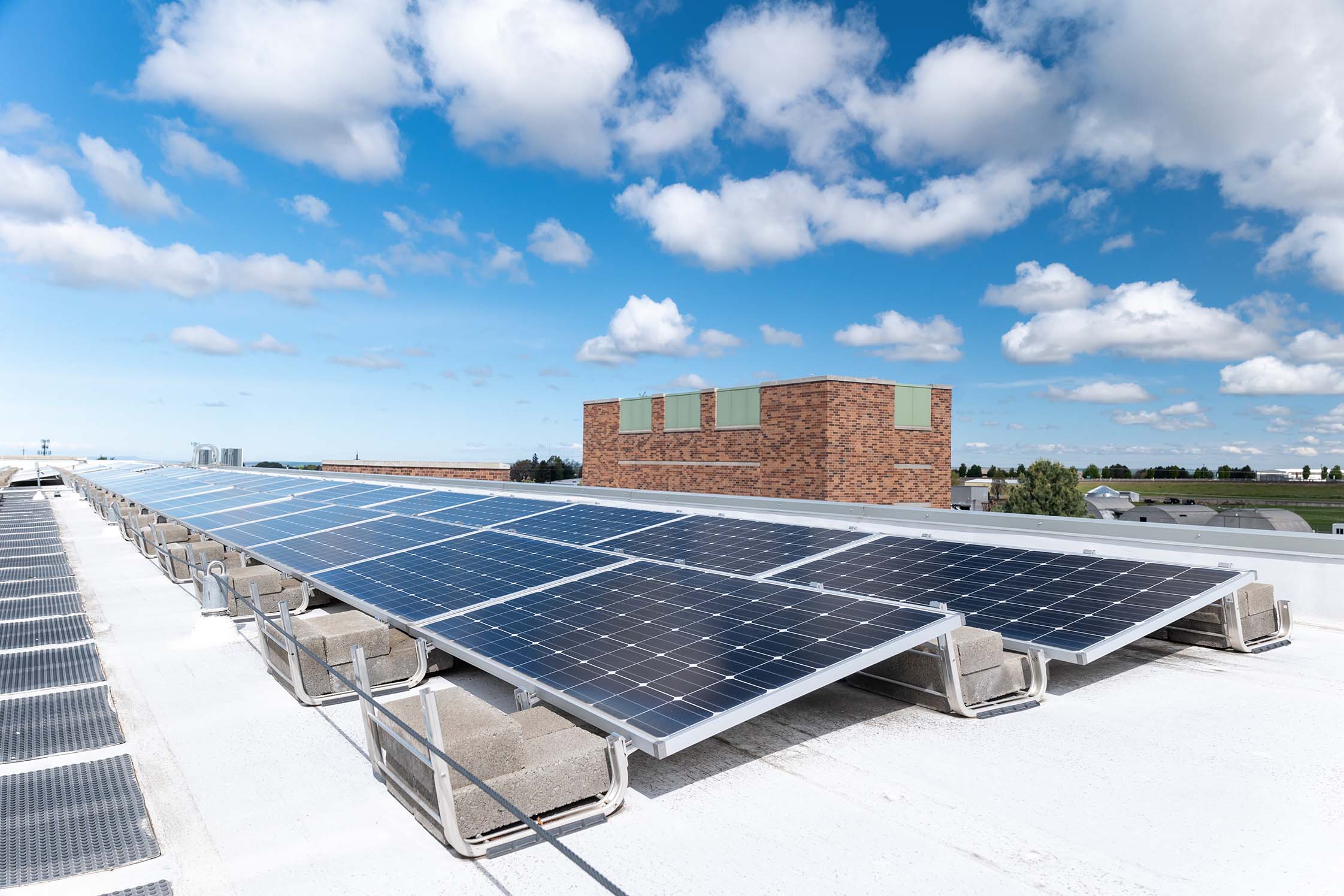 découvrez les solutions photovoltaïques dans la creuse. optimisez votre consommation d'énergie et entamez la transition énergétique avec des panneaux solaires adaptés à vos besoins. profitez d'un repli écologique et économique dans la belle région de la creuse.