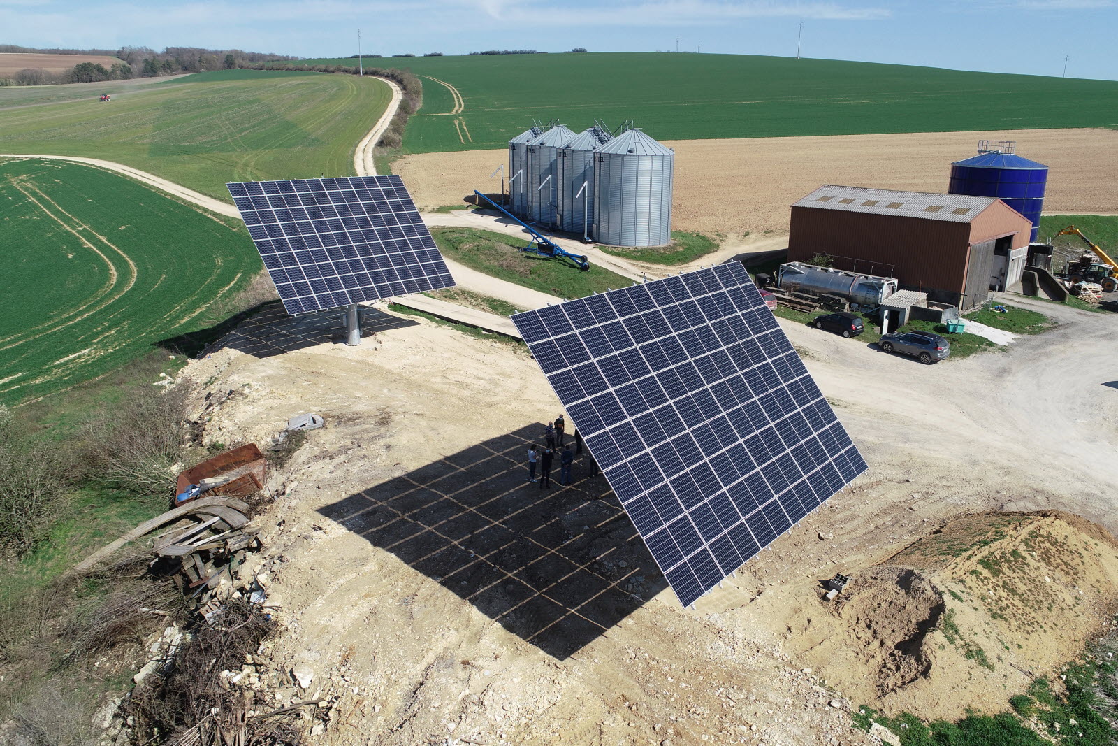 découvrez comment l'énergie photovoltaïque peut transformer votre exploitation agricole en une source de revenus durable et rentable. maximisez vos profits tout en contribuant à la transition énergétique avec des solutions solaires adaptées à vos besoins.
