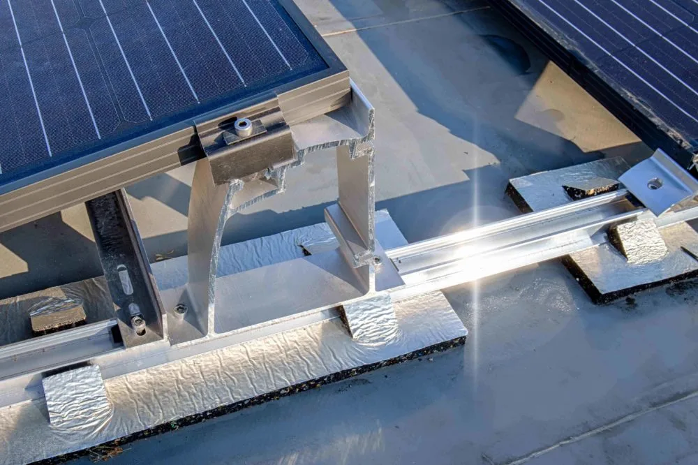 découvrez notre guide complet dédié aux entreprises souhaitant investir dans l'énergie photovoltaïque. des conseils pratiques, des études de cas, et des informations sur les aides financières pour optimiser votre transition énergétique.