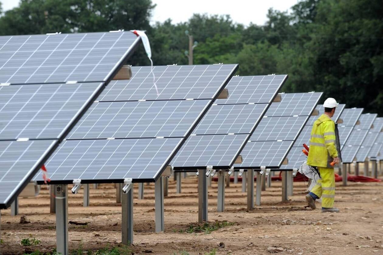 découvrez les innovations et les tendances du secteur photovoltaïque en 2025. explorez les avancées technologiques, les opportunités d'investissement et l'impact de l'énergie solaire sur l'environnement. préparez-vous à un avenir durable et économique grâce à l'énergie photovoltaïque.
