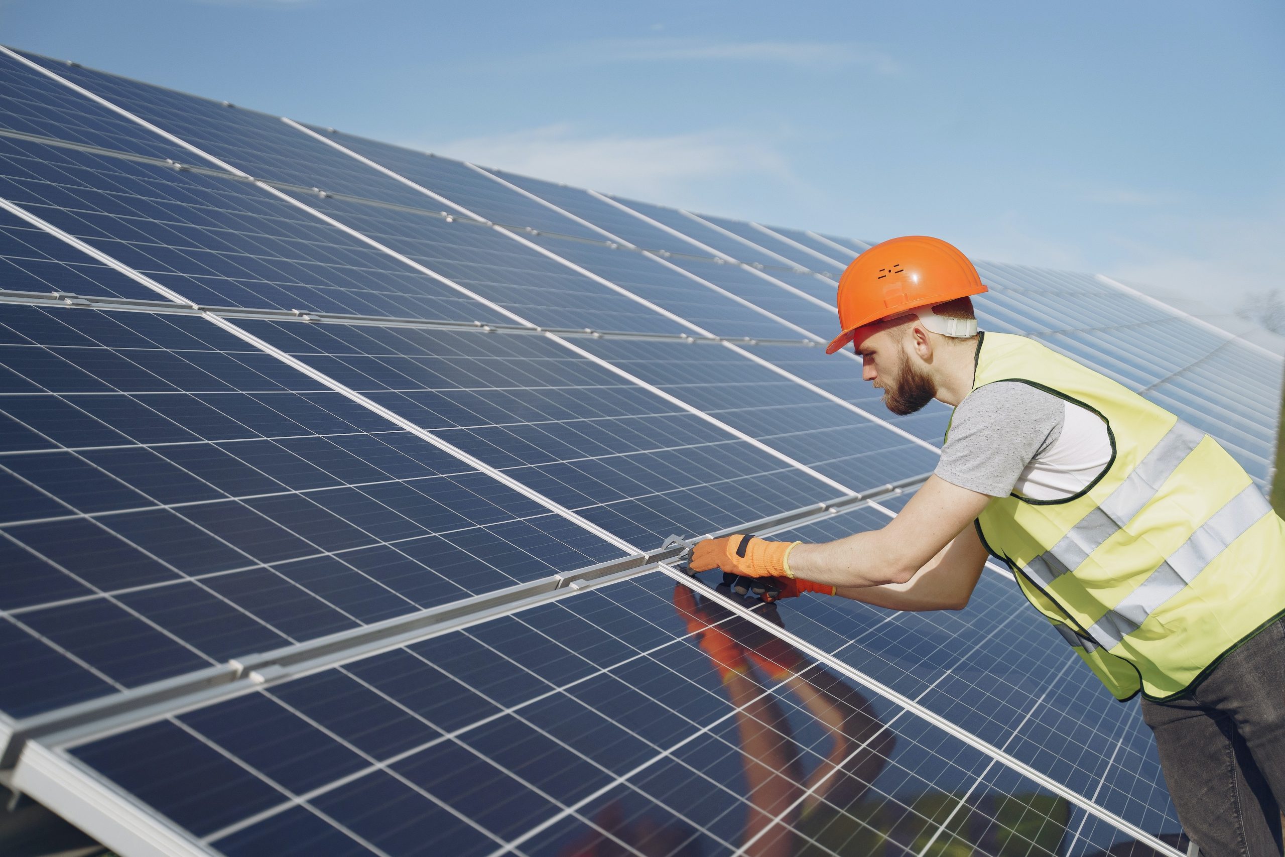 découvrez les compétences essentielles de l'état régissant l'installation photovoltaïque. cette exploration met en lumière les normes, les réglementations et le soutien gouvernemental pour promouvoir l'énergie solaire et assurer des installations sécurisées et efficaces.