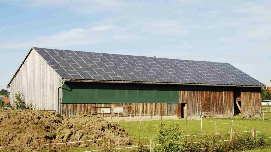 découvrez les avantages des systèmes photovoltaïques pour les hangars agricoles. optimisez l'énergie de votre exploitation tout en réduisant vos coûts et en contribuant à la transition énergétique.
