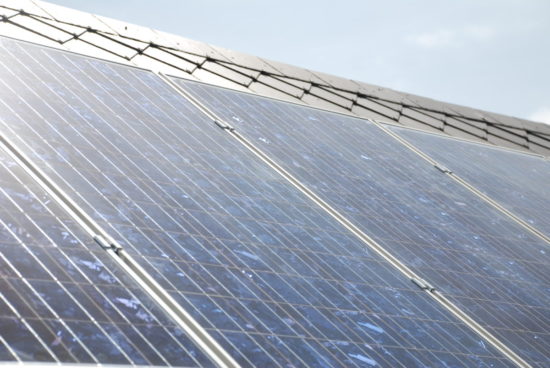 découvrez comment réaliser une installation solaire diy étape par étape. apprenez à économiser sur vos factures d'énergie tout en contribuant à la préservation de l'environnement avec ces conseils pratiques et astuces simples pour une autonomie énergétique.