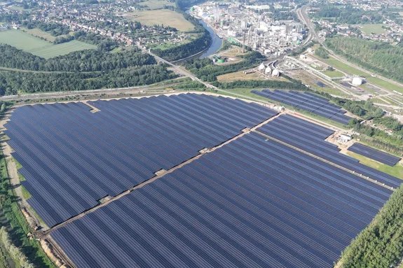 découvrez notre parc solaire innovant, une initiative durable alliant technologie de pointe et respect de l'environnement pour produire une énergie renouvelable propre et accessible.