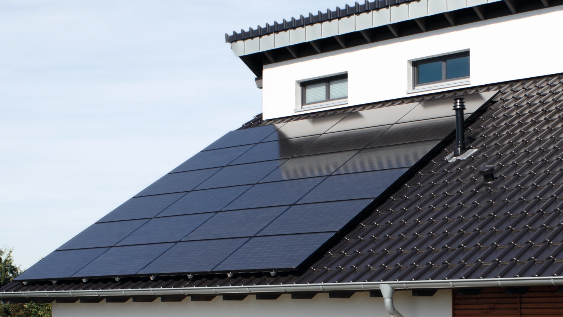 découvrez tout ce qu'il faut savoir sur le coût des panneaux photovoltaïques : prix d'achat, coût d'installation, aides financières disponibles et retour sur investissement. optez pour l'énergie solaire en toute connaissance de cause !