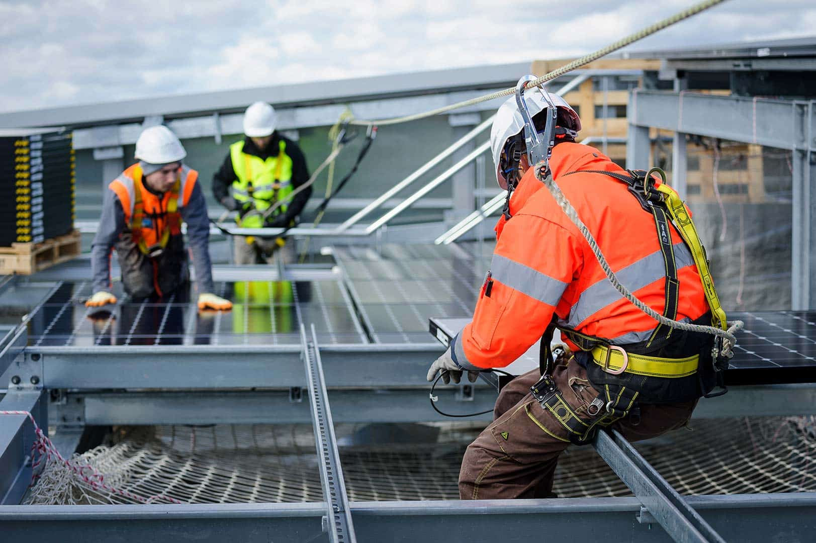 découvrez l'importance de la maintenance photovoltaïque pour garantir le rendement et la longévité de vos installations solaires. optimisez votre production d'énergie renouvelable grâce à des inspections régulières et des interventions professionnelles.