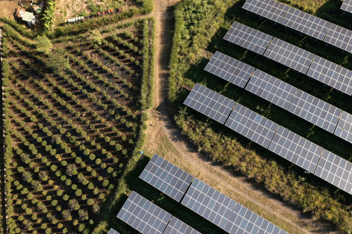 découvrez comment l'énergie durable transforme notre avenir grâce aux systèmes photovoltaïques et aux solutions de stockage innovantes. apprenez les avantages des énergies renouvelables et comment elles peuvent réduire votre empreinte carbone tout en assurant une consommation d'énergie efficace et responsable.