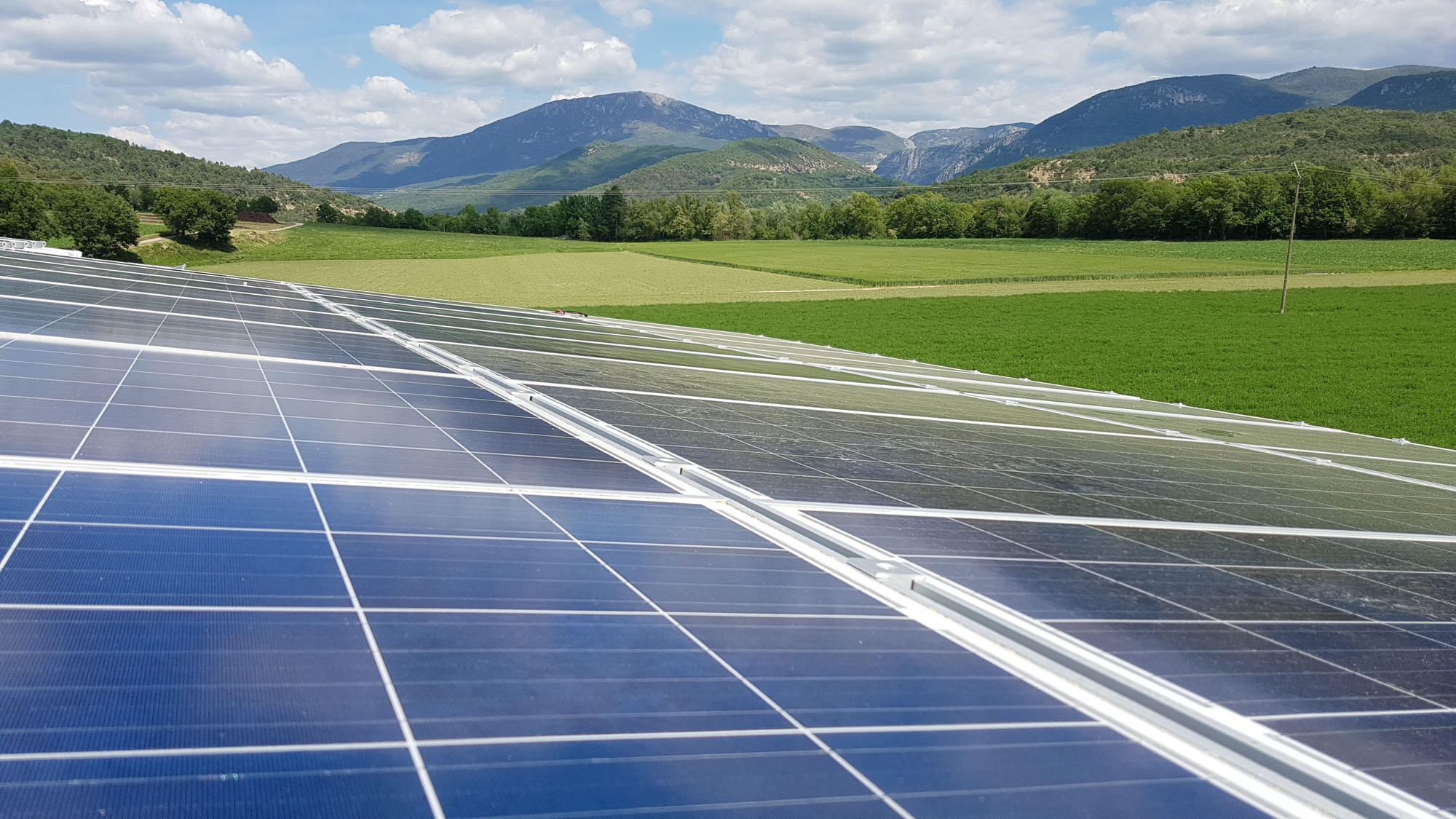 découvrez comment bénéficier du crédit d'impôt pour l'installation de panneaux photovoltaïques. profitez d'avantages fiscaux pour réduire vos frais d'énergie, contribuer à la transition énergétique et valoriser votre patrimoine.