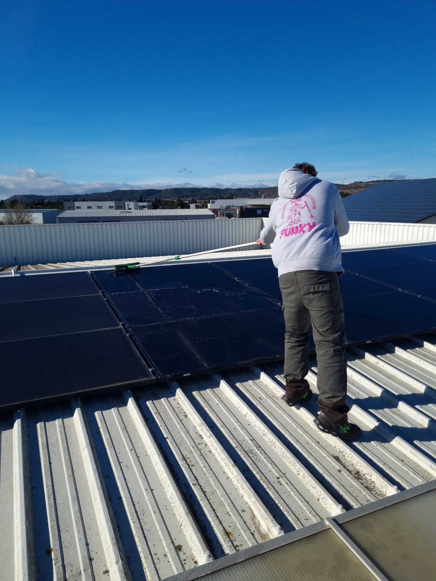 découvrez nos services d'installation de panneaux photovoltaïques dans l'aude. profitez d'énergies renouvelables pour réduire vos factures d'électricité tout en préservant l'environnement. contactez-nous pour un devis personnalisé.