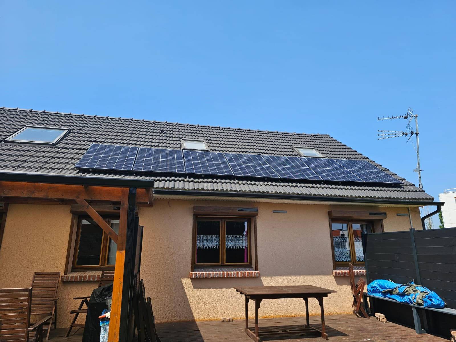 découvrez toutes les aides disponibles pour l'installation de panneaux solaires en 2025. profitez de subventions, crédits d'impôt et autres mesures incitatives pour rendre votre projet d'énergie renouvelable accessible et économique.