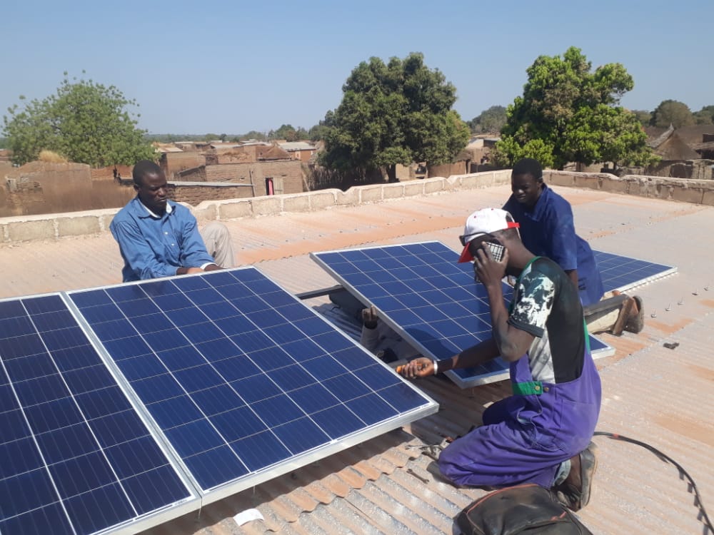 avantages-depanneur-panneaux-photovoltaiques-1 Les avantages d'un dépanneur pour l'installation de panneaux photovoltaïques