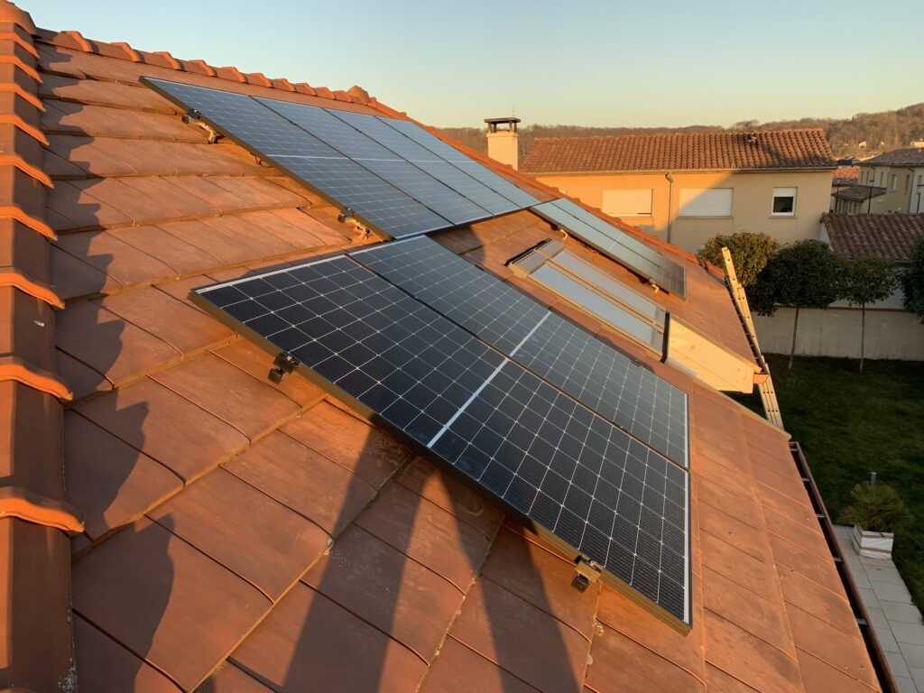 avantages-et-etapes-surimposition-photovoltaique-2 Installation photovoltaïque en surimposition : avantages et étapes clés