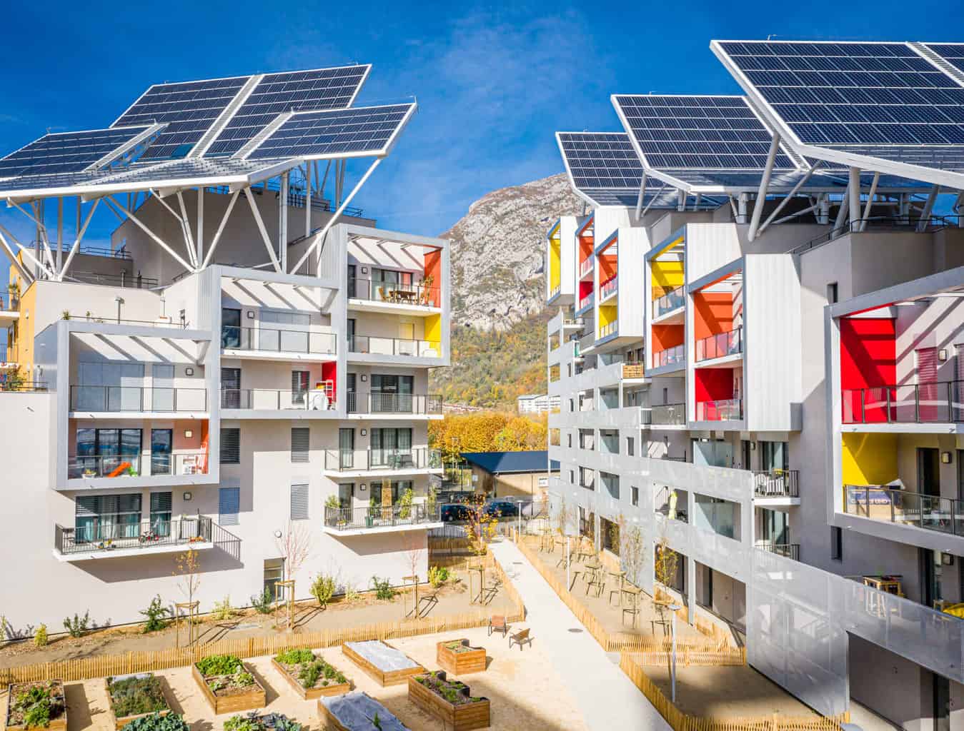 batiment-photovoltaique-autonome-1 bâtiment gratuit photovoltaïque installation autonome