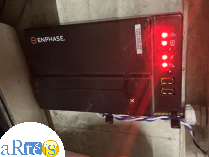 boitier-enphase-clignote-rouge Que faire lorsque le boîtier Enphase clignote rouge en permanence dans votre installation photovoltaïque ?