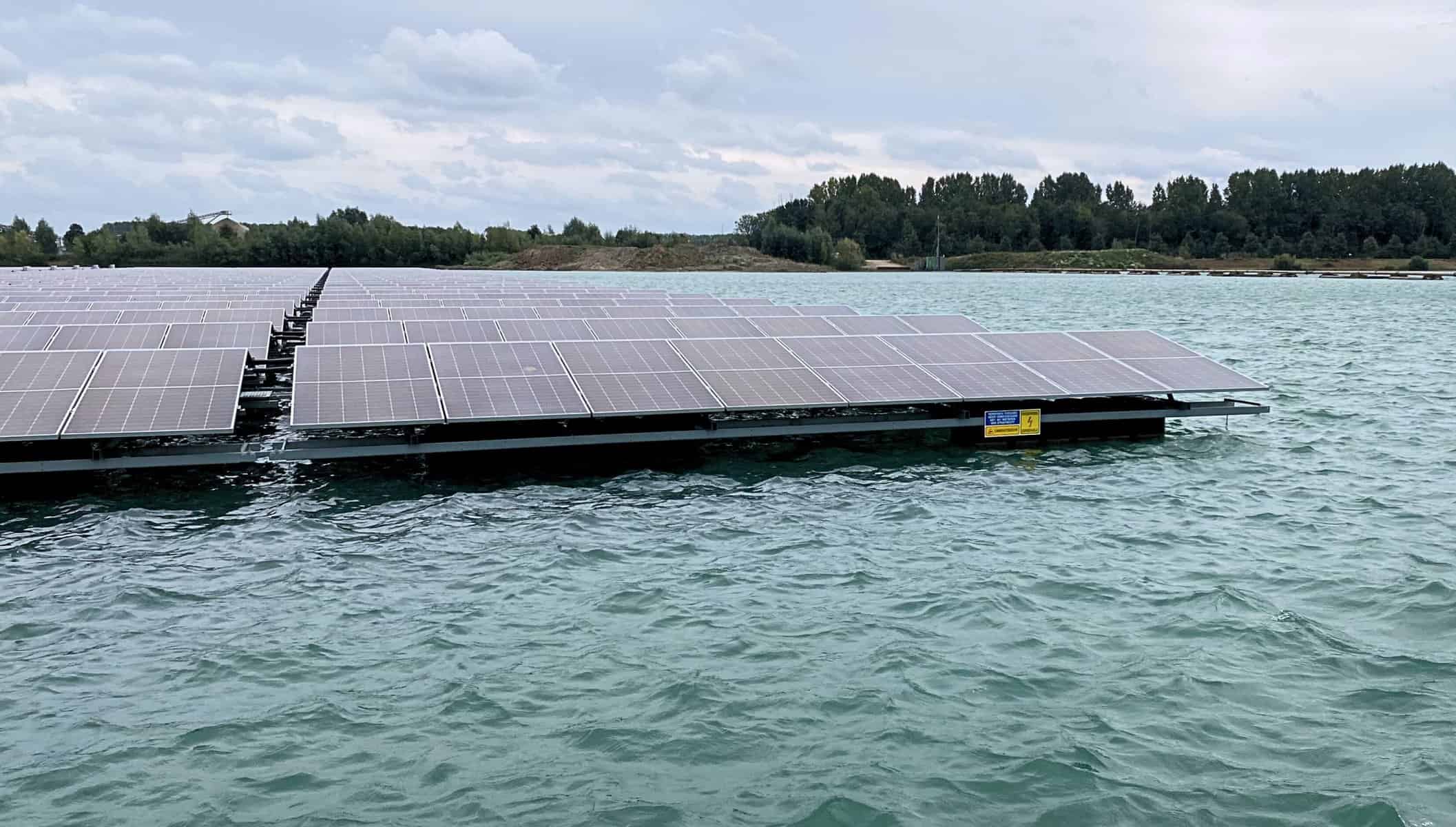 centrale-solaire-flottante-bordeaux-resistance Énergie renouvelable : Un projet de centrale solaire flottante sur un plan d'eau près de Bordeaux rencontre la résistance d'élus et de groupes citoyens