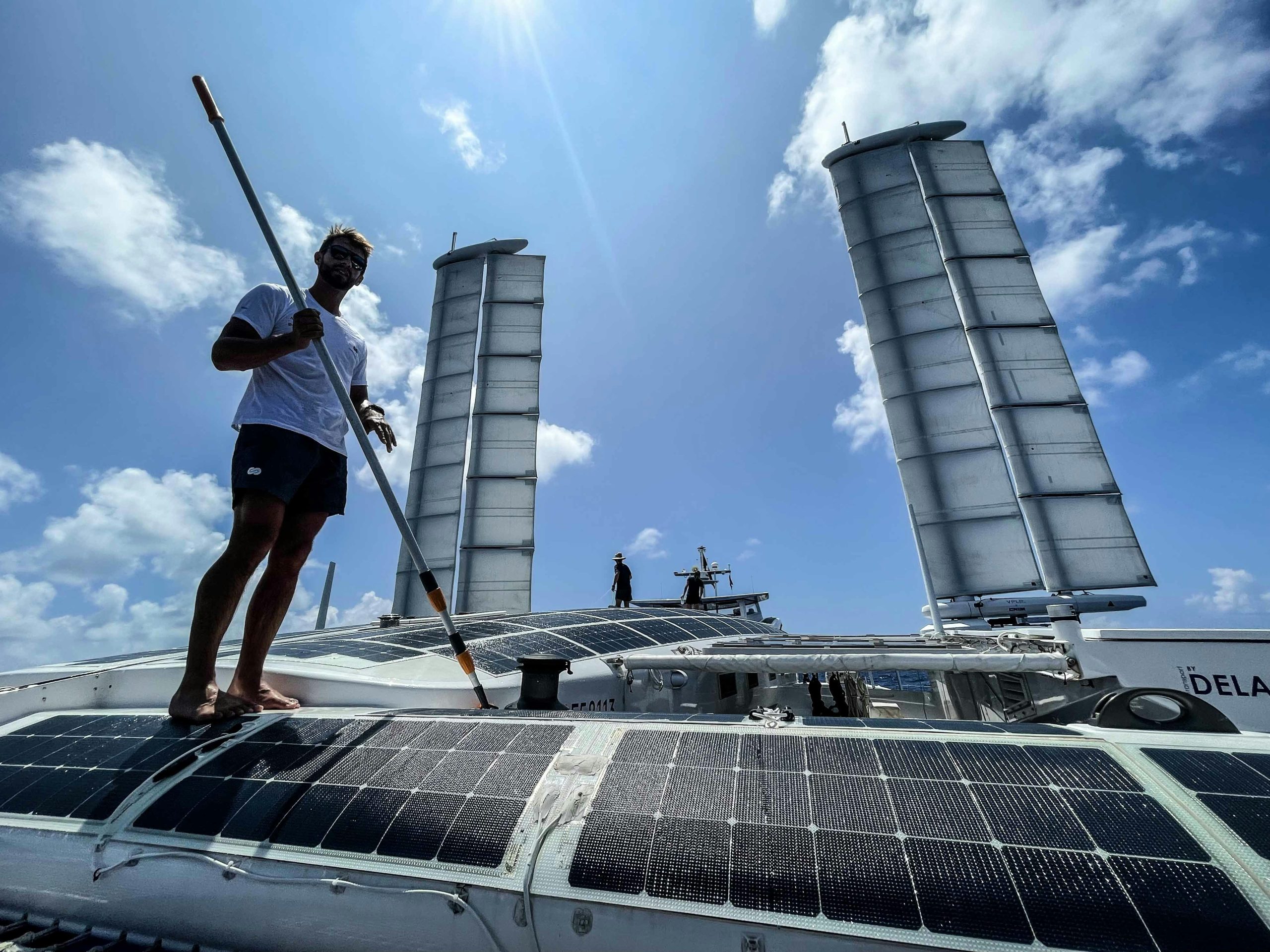 découvrez comment démonter efficacement les panneaux photovoltaïques avec notre guide complet. suivez nos étapes claires et conseils pratiques pour une désinstallation en toute sécurité et en préservant vos équipements.