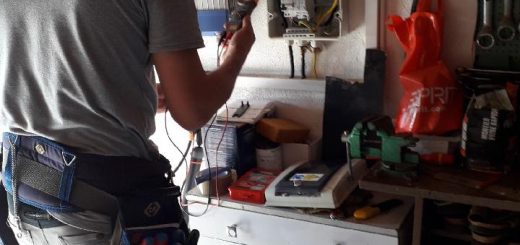 découvrez notre contrat de maintenance photovoltaïque, conçu pour assurer le bon fonctionnement de votre installation solaire. profitez d'un suivi régulier, d'une expertise technique, et d'un service réactif pour maximiser votre production d'énergie et prolonger la durée de vie de vos panneaux solaires.