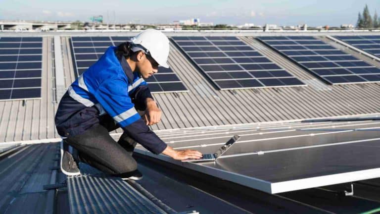 contrat-maintenance-photovoltaique Le contrat de maintenance pour votre installation photovoltaïque : un investissement essentiel